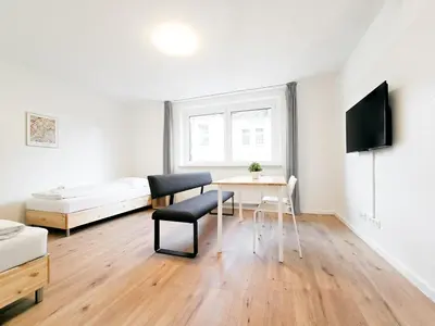 TV/Unterhaltungsangebot in der Unterkunft Tolstov Apartments - Monteurwohnungen mit 3 Zimmern , Balkon und Parkplatz
