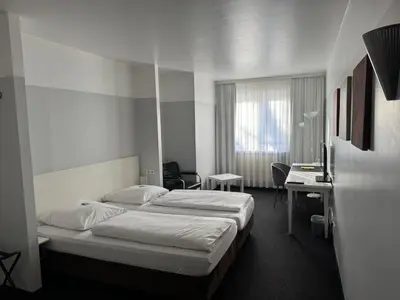 Ein Bett oder Betten in einem Zimmer der Unterkunft Hotel U Mülheim Free Parking Highspeed WiFi