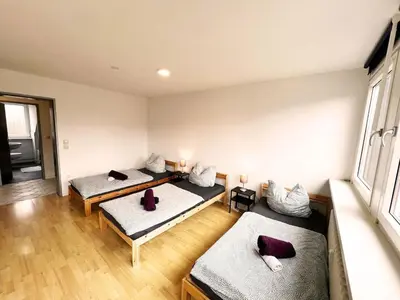 Ein Bett oder Betten in einem Zimmer der Unterkunft homes of ruhr - Monteurwohnung Hütte