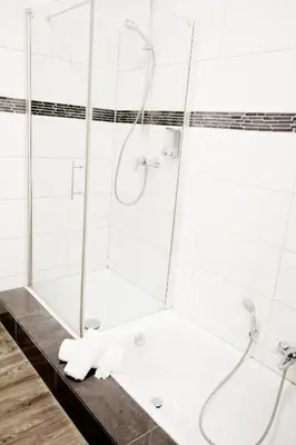 Ein Badezimmer in der Unterkunft Asia Suite l 3 Schlafzimmer I Sauna l 400m bis Uni I Messe I IGA 27