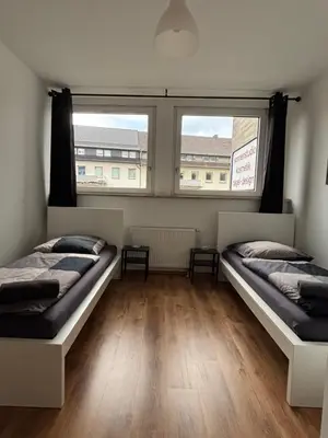 Ein Bett oder Betten in einem Zimmer der Unterkunft Case Four Boardinghouse mit Parkplatz, Küche, Waschmaschine und Trockner