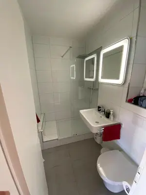 Ein Badezimmer in der Unterkunft Charming maisonette with sun terrace