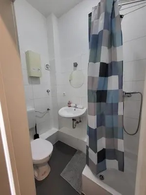Ein Badezimmer in der Unterkunft homes of ruhr - Monteurwohnung Hammer