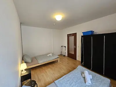 Ein Bett oder Betten in einem Zimmer der Unterkunft homes of ruhr - Monteurwohnung Arena