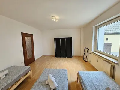 Ein Bett oder Betten in einem Zimmer der Unterkunft homes of ruhr - Monteurwohnung Arena
