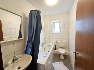 Ein Badezimmer in der Unterkunft homes of ruhr - Monteurwohnung Schranke