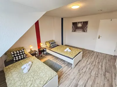 Ein Bett oder Betten in einem Zimmer der Unterkunft homes of ruhr- Monteurwohnung Kabuff