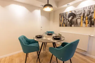 Ein Sitzbereich in der Unterkunft City Nest Dortmund