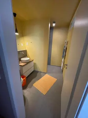 Ein Badezimmer in der Unterkunft Modern oasis of peace with garden, top public transport
