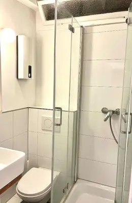 Ein Badezimmer in der Unterkunft Tolles neues Apartment mit Balkon, EBK, Wlan, Smart TV, Netflix