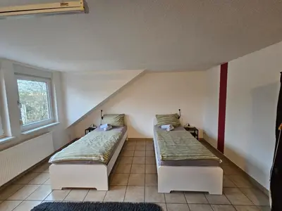 Ein Bett oder Betten in einem Zimmer der Unterkunft homes of ruhr - Monteurwohnung Malocher