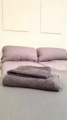 Ein Bett oder Betten in einem Zimmer der Unterkunft Moderne Wohnung mit Arbeitsplatz, Netflix, Nespresso & privatem Stellplatz
