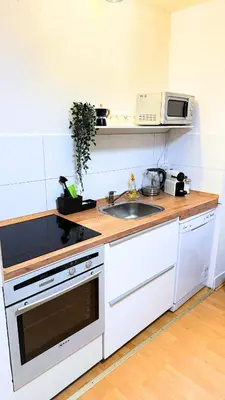 Küche/Küchenzeile in der Unterkunft Moderne Wohnung mit Arbeitsplatz, Netflix, Nespresso & privatem Stellplatz
