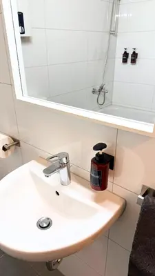 Ein Badezimmer in der Unterkunft Moderne Wohnung mit Arbeitsplatz, Netflix, Nespresso & privatem Stellplatz