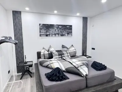 Ein Bett oder Betten in einem Zimmer der Unterkunft Modernes Haus mit Garten & Privatparkplatz Villa