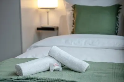 Ein Bett oder Betten in einem Zimmer der Unterkunft Eco Retreat Spacestays - Smart TV - WIFI