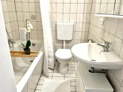 Ein Badezimmer in der Unterkunft 2,5 Zimmer Wohnung am Wuppertaler Opernhaus