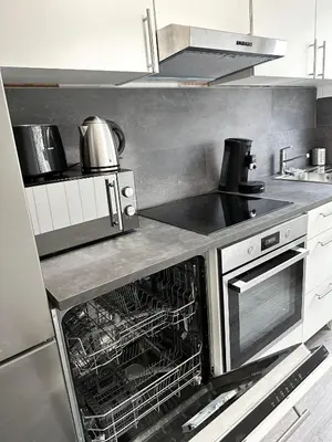 Küche/Küchenzeile in der Unterkunft Beautiful flat with living room and kitchen sleeps 4p on separate beds and 2p on sofa