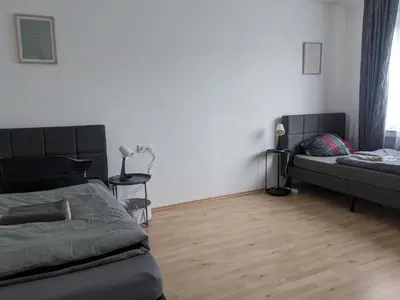 Ein Bett oder Betten in einem Zimmer der Unterkunft Monteurwohnung 1 Ferienwohnung Business Appartement Velbert 6 Personen