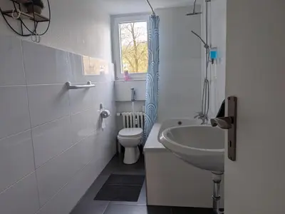 Ein Badezimmer in der Unterkunft Monteurwohnung 1 Ferienwohnung Business Appartement Velbert 6 Personen