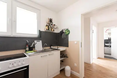 Küche/Küchenzeile in der Unterkunft - Zen Haven Luxurious 3-Room Japanese-Themed Apartment with King-Size Beds, Balcony, Bamboo Accents, Entertainment Galore & Private Parking - Near Airport & Train Station -