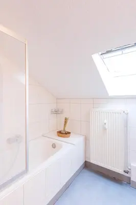 Grundriss der Unterkunft - Savanna Lodge Deluxe with Exclusive Design - Apartment 75sqm - Central Location - Terrace with View - Completely Renovated 2024 with Smart TV & Netflix - Separate Kitchen - Free Parking - Near Airport & Train
