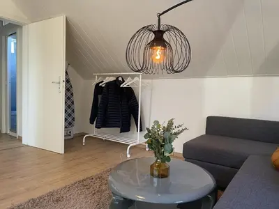 Ein Sitzbereich in der Unterkunft Gemütliches Mansarden-Apartment mit 2 Schlafzimmern & separater Küche