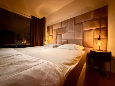 Ein Bett oder Betten in einem Zimmer der Unterkunft Stilvolles 007 Penthouse nähe Düsseldorf Köln