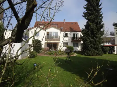 Ein Garten an der Unterkunft Apartment für Anspruchsvolle im Uni-Ort Dort-Eichlinghofen