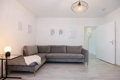 Ein Sitzbereich in der Unterkunft Modern & central 2-room apartment