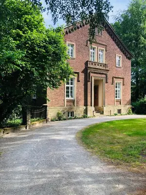 Ein Garten an der Unterkunft Das Ministerhaus - exklusives Apartment auf historischem Gutshof