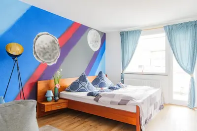 Ein Bett oder Betten in einem Zimmer der Unterkunft - Stellar Haven Deluxe with Cosmic Design - 3-Room Space-Themed Apartment 75 qm - Central Location - Balcony - Renovated 2024 with TV & Netflix - Full Kitchen - Free Parking - Near Metro & Airport - Galaxy-Inspired Interior -