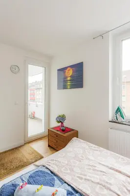Ein Bett oder Betten in einem Zimmer der Unterkunft - Stellar Haven Deluxe with Cosmic Design - 3-Room Space-Themed Apartment 75 qm - Central Location - Balcony - Renovated 2024 with TV & Netflix - Full Kitchen - Free Parking - Near Metro & Airport - Galaxy-Inspired Interior -