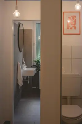 Ein Badezimmer in der Unterkunft NOOQA Duisburg - 'Exklusives Design Apartment' - Parkplatz, Balkon, Nespresso - 6 Personen - 85qm
