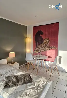 Ein Bett oder Betten in einem Zimmer der Unterkunft BEGE APARTMENTS WorkEase