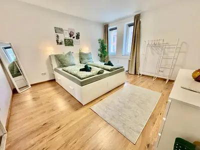 Ein Sitzbereich in der Unterkunft FeWo-Palmtrees 3 - Große und moderne 2 Zimmerwohnung mit Süd-West Balkon in Gladbeck-Mitte nähe Movie Park und Arena AufSchalke