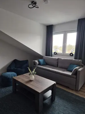 Ein Sitzbereich in der Unterkunft Luxsuite Still und Komfort 2 Balkon Elektrogrill Tischfussball TV-75 Zoll
