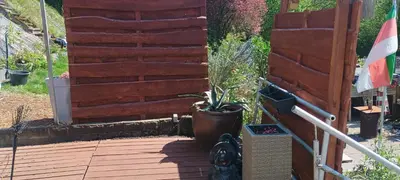 Ein Garten an der Unterkunft grünes Glück