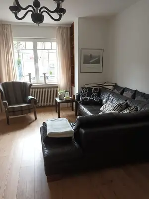Ein Sitzbereich in der Unterkunft Stilvolles Altbauapartment in ruhiger Wohngegend