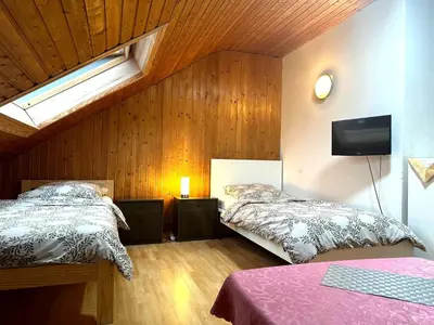 Ein Bett oder Betten in einem Zimmer der Unterkunft Ferienwohnung , ruhig gute Messe Anbindung,Parkplätze & Top- öffentliche Verkehrsmittel zur City und Messe