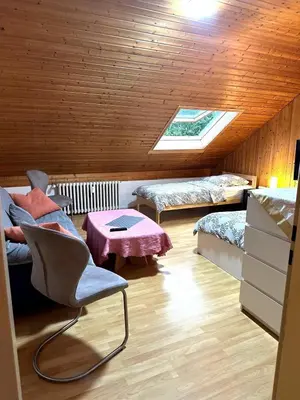 Ein Sitzbereich in der Unterkunft Ferienwohnung , ruhig gute Messe Anbindung,Parkplätze & Top- öffentliche Verkehrsmittel zur City und Messe