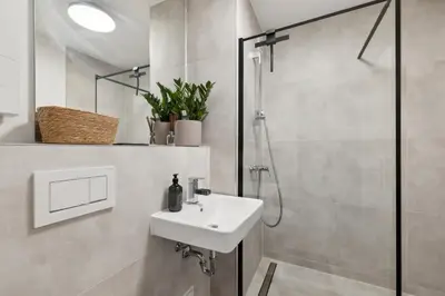 Ein Badezimmer in der Unterkunft Altbau Glück Apartment CITY NEW