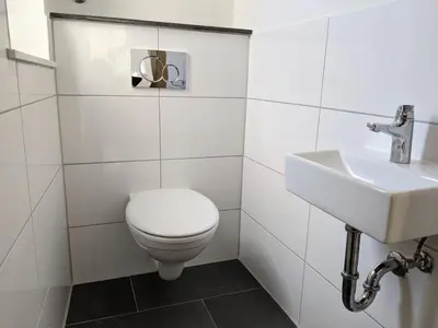 Ein Badezimmer in der Unterkunft Zentral gelegen, Sehr geräumig, 3 Zimmer, 3 Betten
