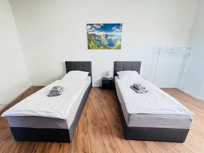 Ein Bett oder Betten in einem Zimmer der Unterkunft 23-schöner Wohnen, großes Apartment für 5-6 Personen in super Lage