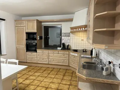 Küche/Küchenzeile in der Unterkunft 120qm Geräumige Wohnung & Balkon & Parkplatz