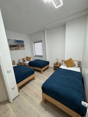 Ein Bett oder Betten in einem Zimmer der Unterkunft DERKO Apart