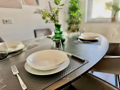 Grundriss der Unterkunft FeWo Palmtrees 2 - Große und moderne 2 Zimmerwohnung mit französischem Balkon in Gladbeck-Mitte nähe Movie Park und Veltins Arena