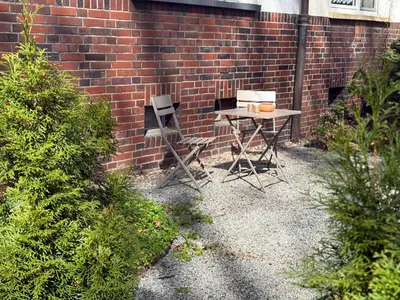 Ein Garten an der Unterkunft 56qm Erdgeschoss-Wohnung zentral in Bochum Ehrenfeld mit Balkon - Friederika II