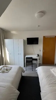 Ein Bett oder Betten in einem Zimmer der Unterkunft DUTTI'S HOME - Apartment A l 2 rooms l 4 Beds l TV l WIFI l Kitchen l Parking l Autobahn