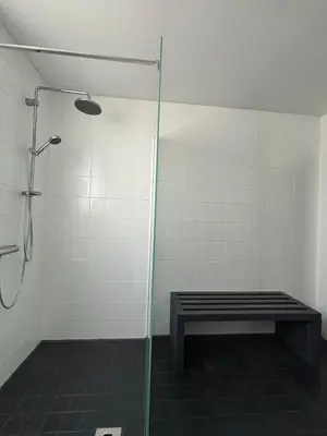 Ein Badezimmer in der Unterkunft Great Location Airport Exhibition Center Downtown